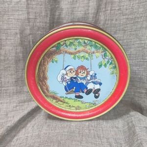 Vintage Raggedy Ann and Andy Cookie Tin 10" Parco
